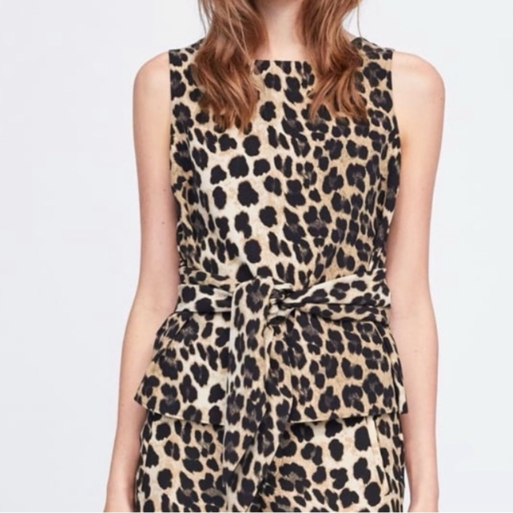 NWOT Zara animal print leopard crew neck sleeveless top. Ties at waist size XS
